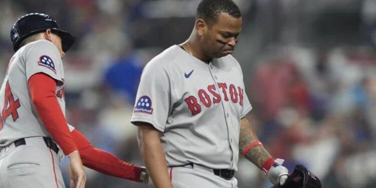 Rafael Devers rechaza jugar primera base en los Red Sox