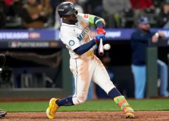 Randy Arozarena firma un año con Seattle por US$15.65 millones