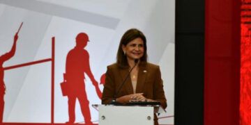Raquel Peña anuncia construcción de la carretera del Ámbar
