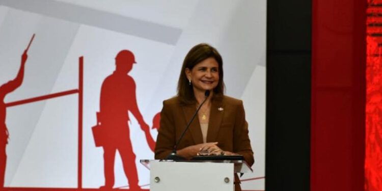 Raquel Peña anuncia construcción de la carretera del Ámbar