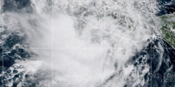 Raymond se debilita a depresión tropical antes de tocar tierra en México