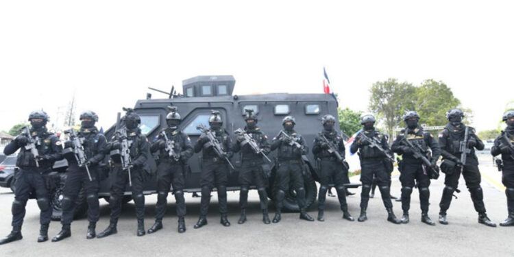 RD presenta “FURIA”, primer vehículo militar blindado ensamblado