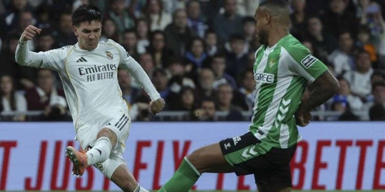 Real Madrid golea al Betis con triplete de Gonzalo