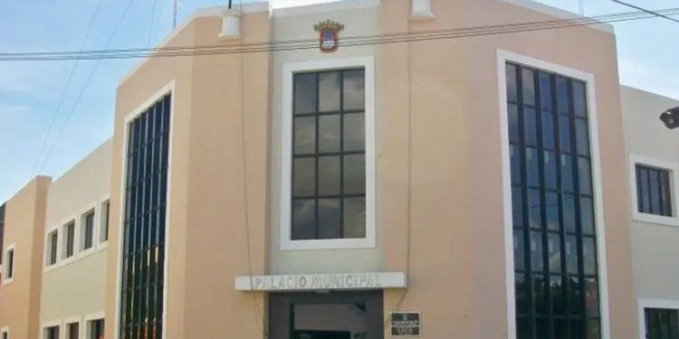 Reclaman pronta solución en la Alcaldía de La Vega tras renuncias