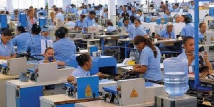 Reforma laboral propone que los domingos se paguen como días ordinarios
