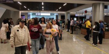 Refuerzan seguridad y controles sanitarios en el AILA