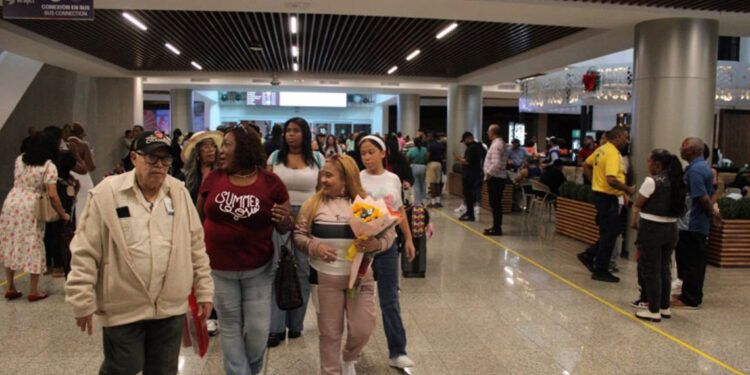 Refuerzan seguridad y controles sanitarios en el AILA