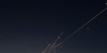Reino Unido autoriza a EE.UU. usar bases contra Irán
