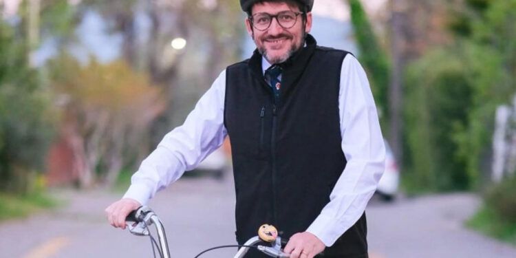 Renuncia ministro de Energía de Chile tras error que elevó tarifa eléctrica