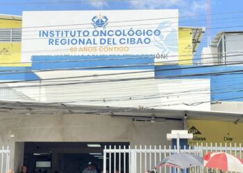Renuncias y despidos de médicos sacuden al Oncológico del Cibao