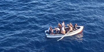 Repatrian a más de 90 migrantes detenidos en aguas de Puerto Rico