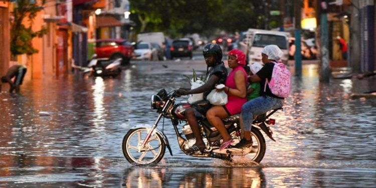 República Dominicana mantiene alerta por lenta y errática tormenta Melissa