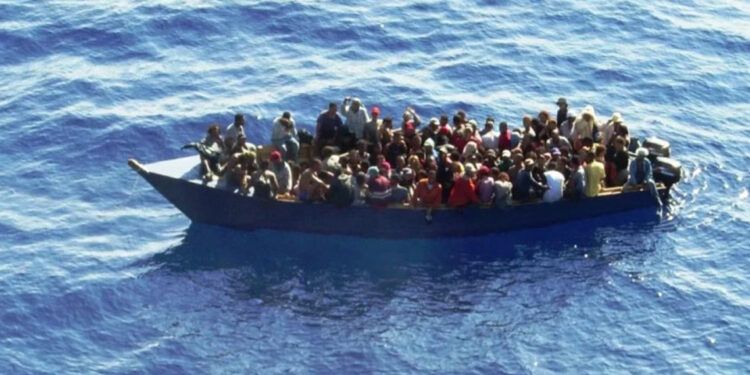 Rescatan 17 migrantes en naufragio rumbo a Puerto Rico