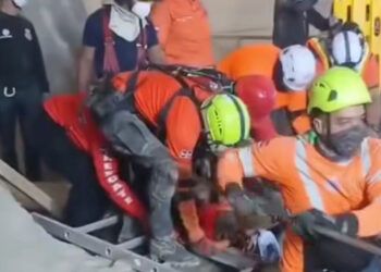 Rescate de trabajadores atrapados en cementera