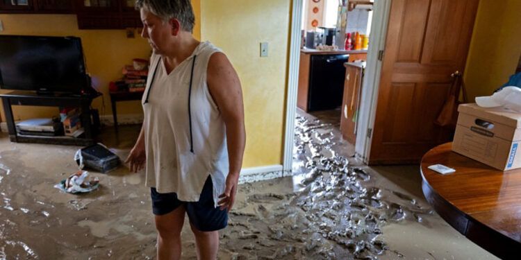 Rescates por inundaciones en Nueva York y Pensilvania tras paso de Debby