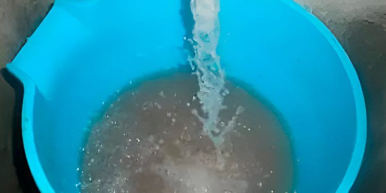 Residentes de Ciudad Juan Bosch denuncian contaminación de agua