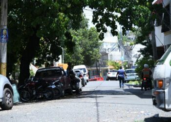Residentes de Las Caobas denuncian apagones y abusos de Edesur