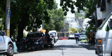 Residentes de Las Caobas denuncian apagones y abusos de Edesur