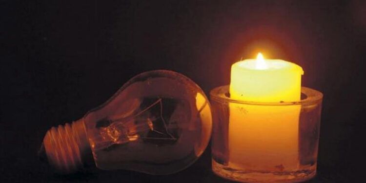 Residentes de Villa Mella cumplen tres días sin energía eléctrica