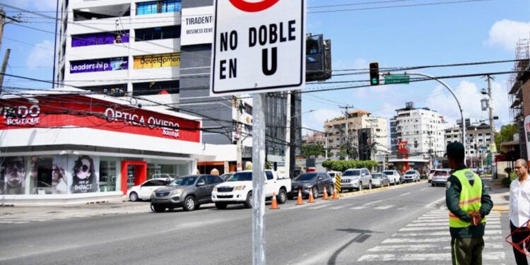 Restringen giro a la izquierda en Máximo Gómez–John F. Kennedy