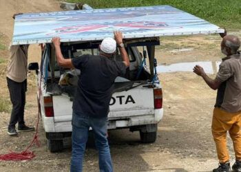 Retiran vallas publicitarias ilegales en principales carreteras del país