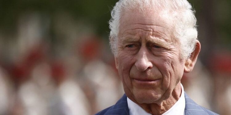 Rey Carlos III envía condolencias a España por las inundaciones