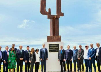Rey Felipe VI y Abinader inauguran monumento "Flame"