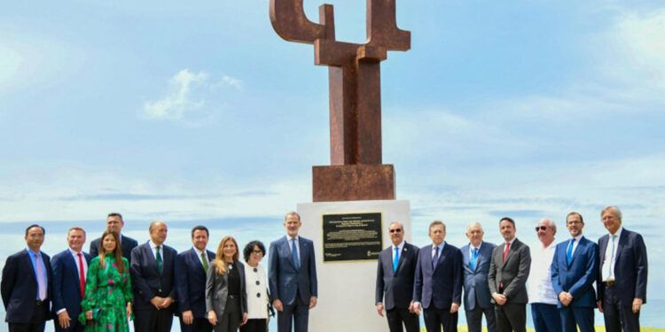 Rey Felipe VI y Abinader inauguran monumento "Flame"