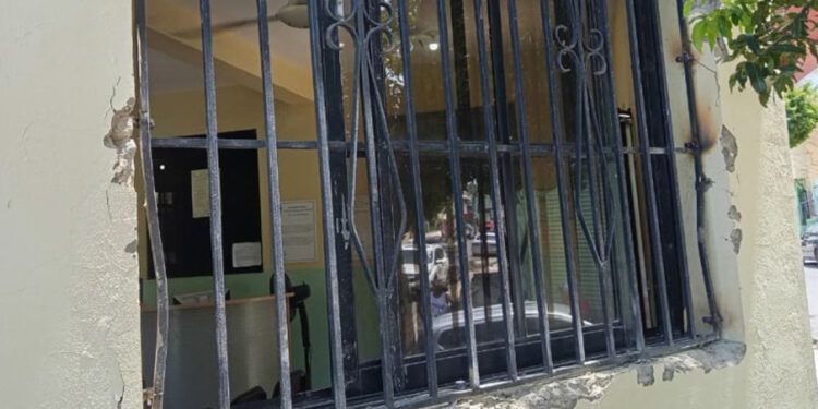 Roban en dispensario de Villa Duarte en medio de apagones e inseguridad