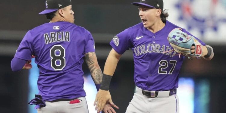 Rockies barren a Marlins y ganan su primera serie del año