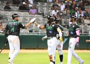 Rodolfo Castro impulsa cinco y guía triunfo de las Estrellas sobre los Toros