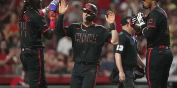 Rojos vencen 7-2 a Rays con gran noche de Elly De La Cruz