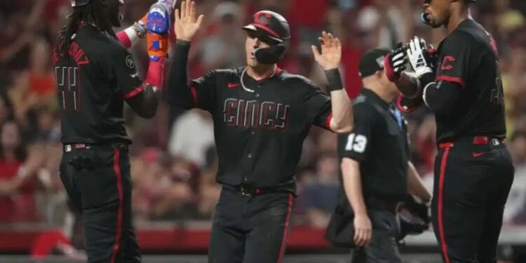 Rojos vencen 7-2 a Rays con gran noche de Elly De La Cruz
