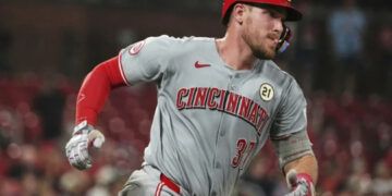 Rojos vencen a Cardenales y se acercan al comodín de la Nacional