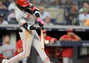 Rojos vencen a Yankees con jonrón y triple de De la Cruz