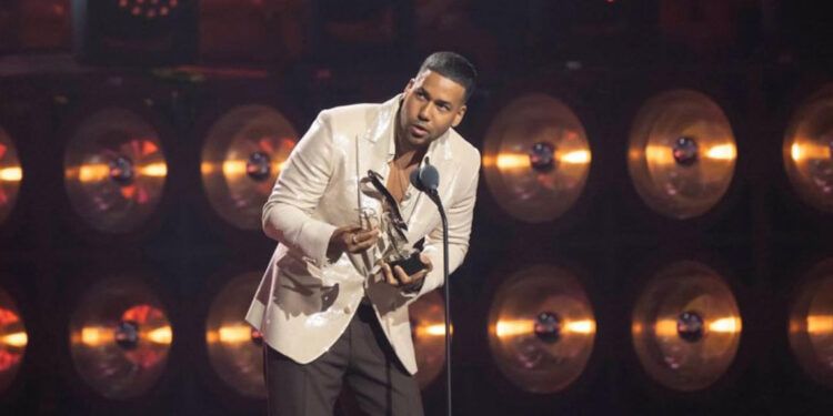 Romeo Santos rechaza acciones de ICE en Premio Lo Nuestro