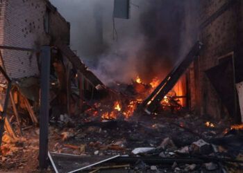 Rusia bombardea Kiev antes de reunión entre Trump y Zelenski
