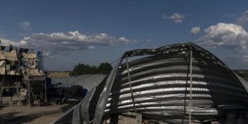 Rusia lanza mortal bombardeo en Sumi y deja más de 30 muertos