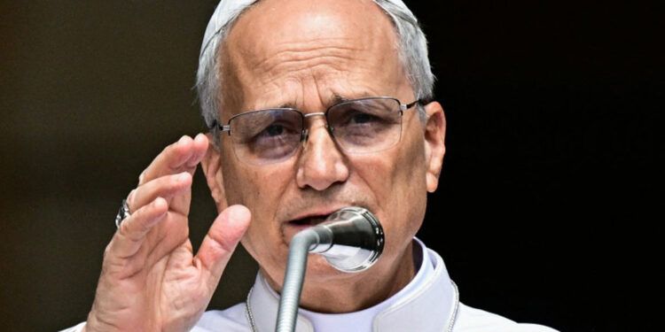 Papa León XIV vuelve al Vaticano tras vacaciones de trabajo en Castel Gandolfo