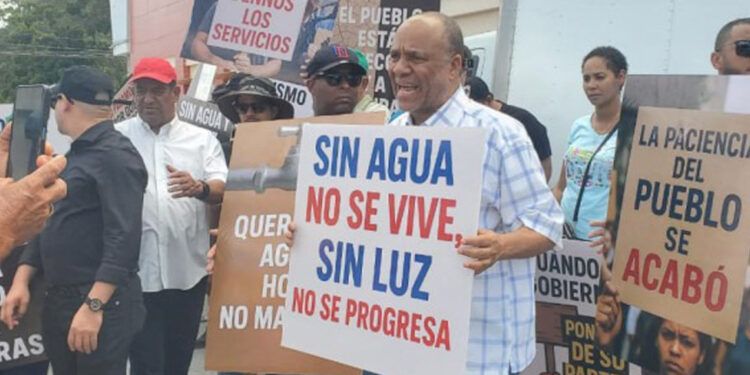 Protestas en Ocoa por apagones y falta de agua