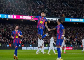Barcelona vence al Betis en adiós de Lewandowski