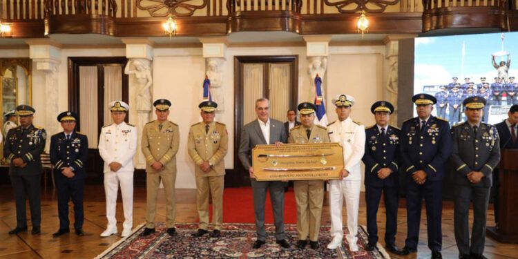 Abinader Resalta el Papel de las Fuerzas Armadas y Policía Nacional: “Sin Ellos, No Habría Nación”