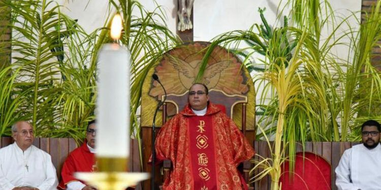 Sacerdote pide consuelo y reflexión tras tragedia del Jet Set