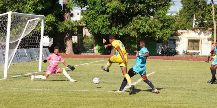 Salcedo y Santa Fe empatan en vibrante duelo de la Copa LDF