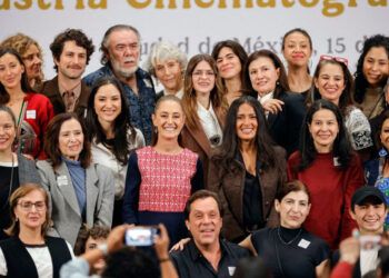 Salma Hayek prepara filme para reivindicar a México
