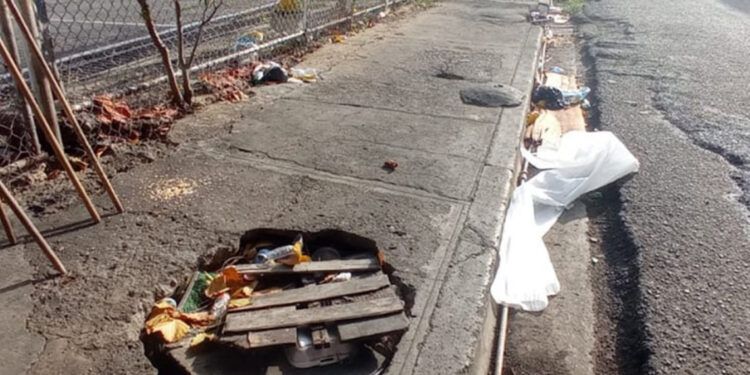 San Carlos: calles inundadas y contaminación fecal tras colapso de drenajes