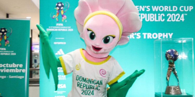 Santiago recibe el trofeo del Mundial Sub-17 con gran entusiasmo