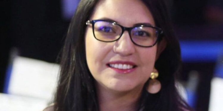 Sariha Moya es vicepresidenta interina de Ecuador tras suspensión de Abad