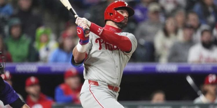 Schwarber conecta su jonrón 300 y Filis vencen a Rockies con remontada
