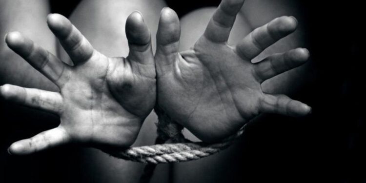 Secuestran diez trabajadores de mina canadiense en México